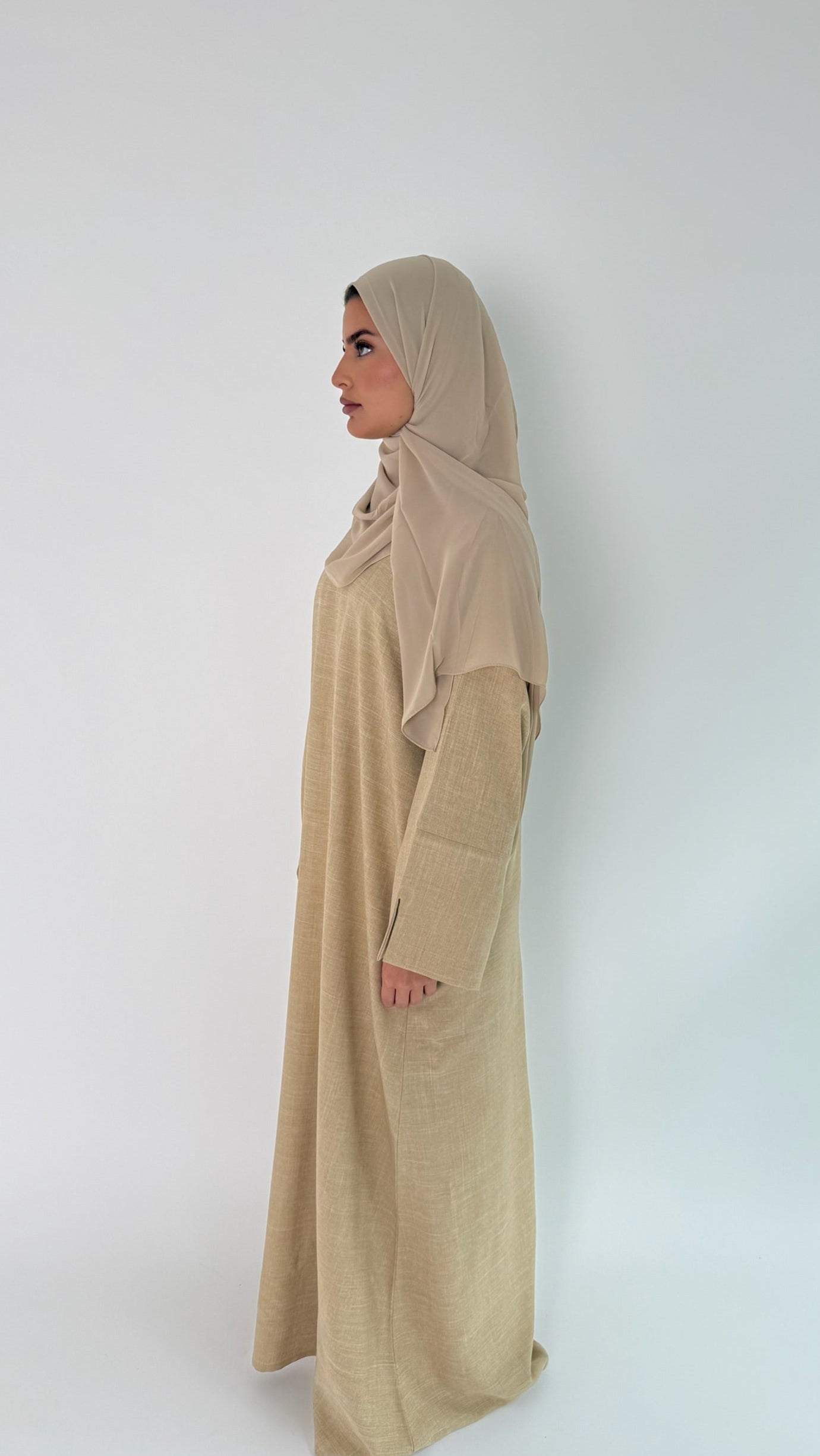 Closed Linen Abaya Nour
