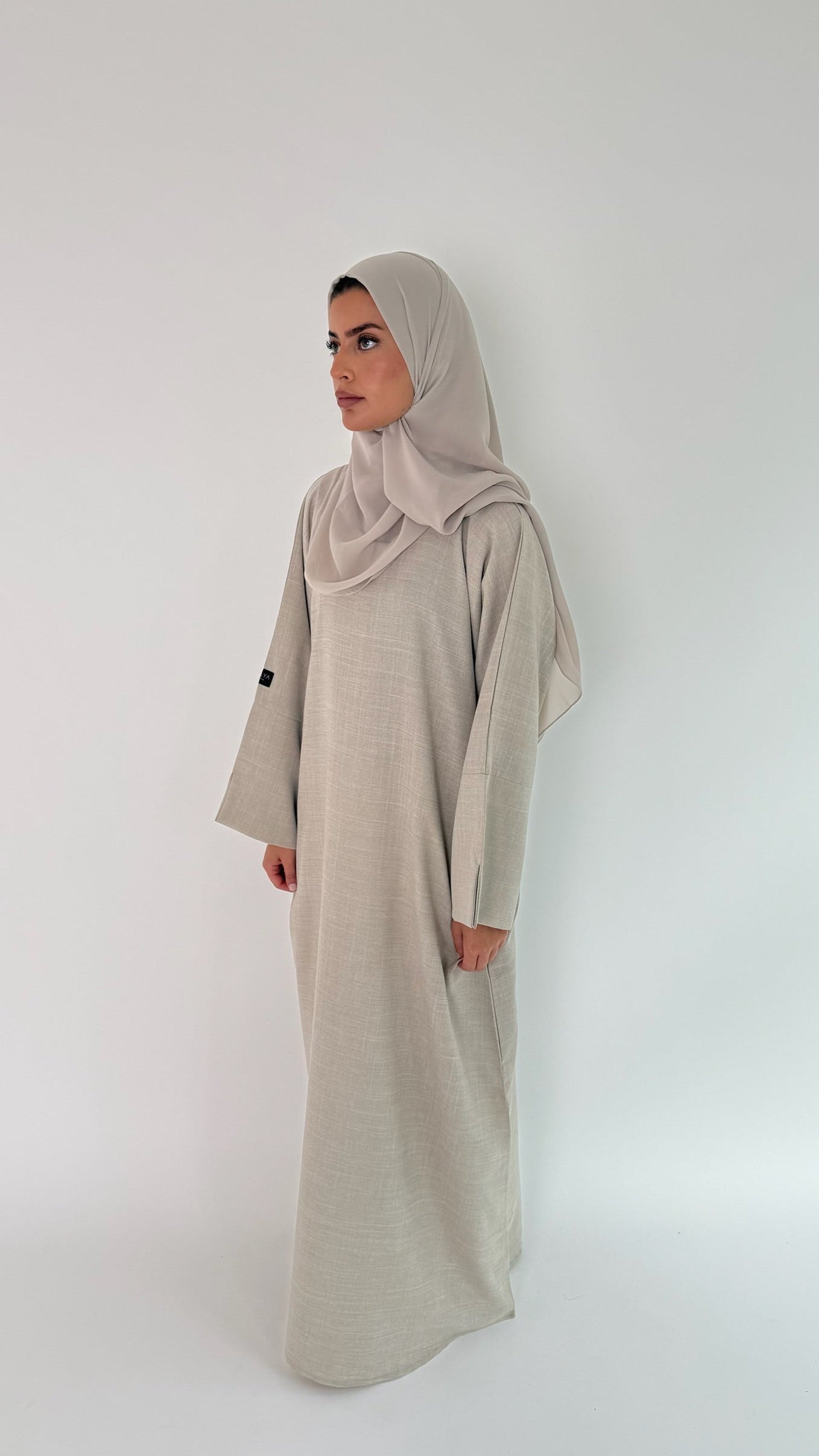 Closed Linen Abaya Alina