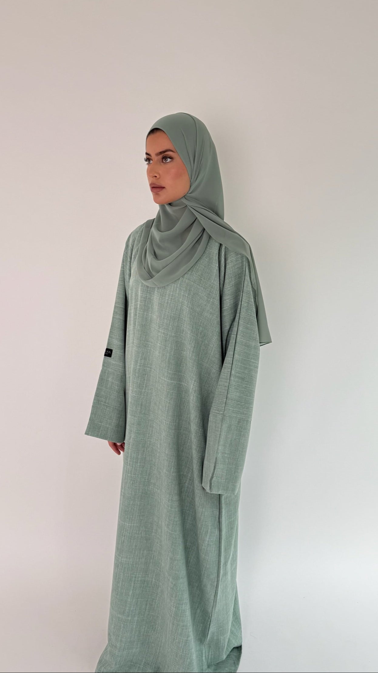 Closed Linen Abaya Amara