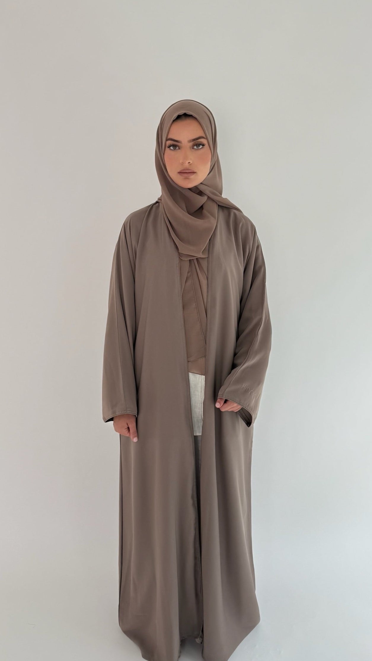 Nida Open Abaya Latte
