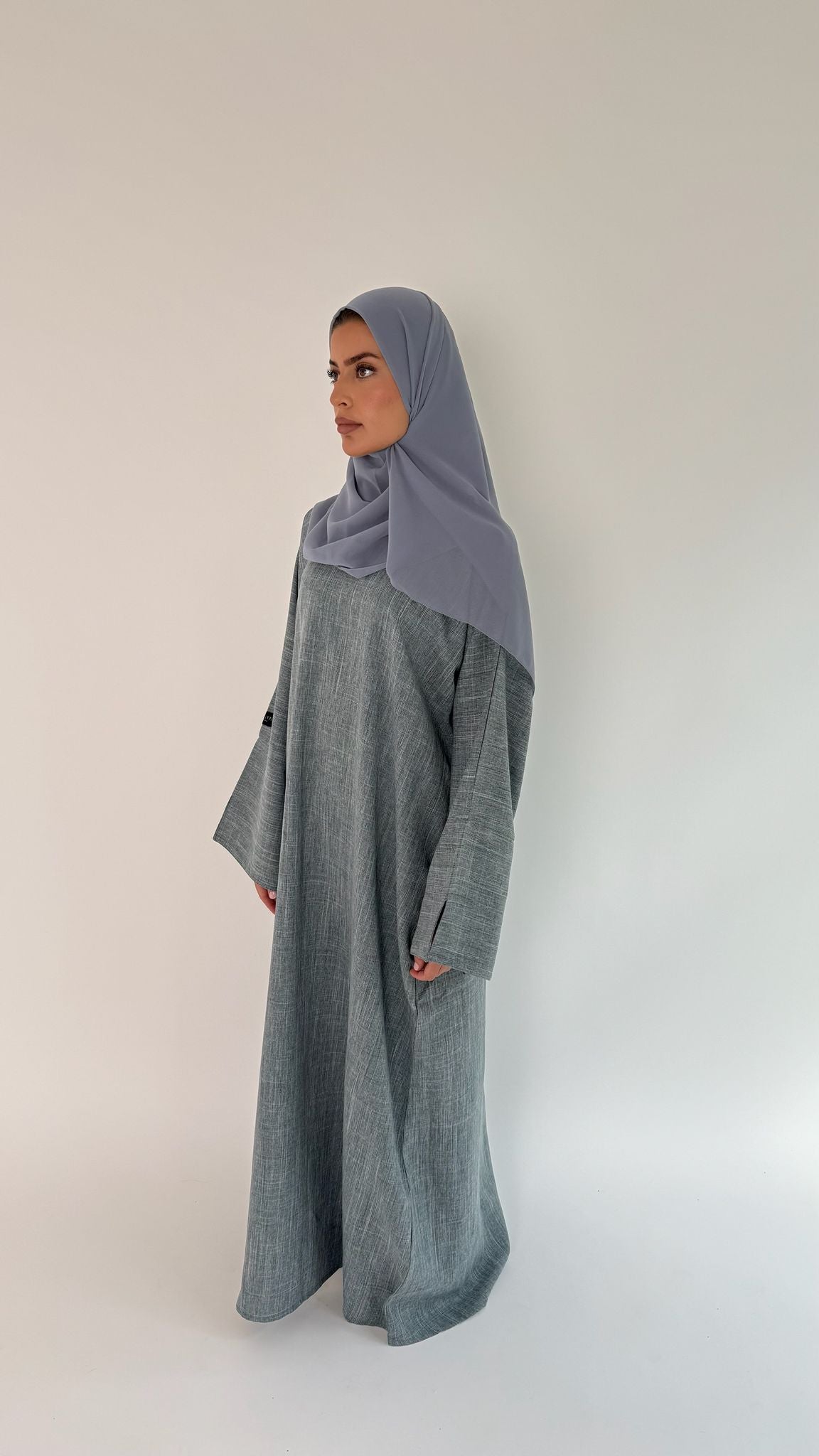 Closed Linen Abaya Ria