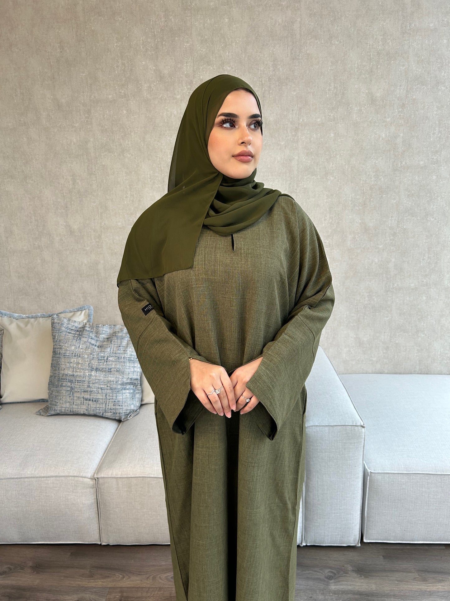 Closed Linen Abaya - Haniya