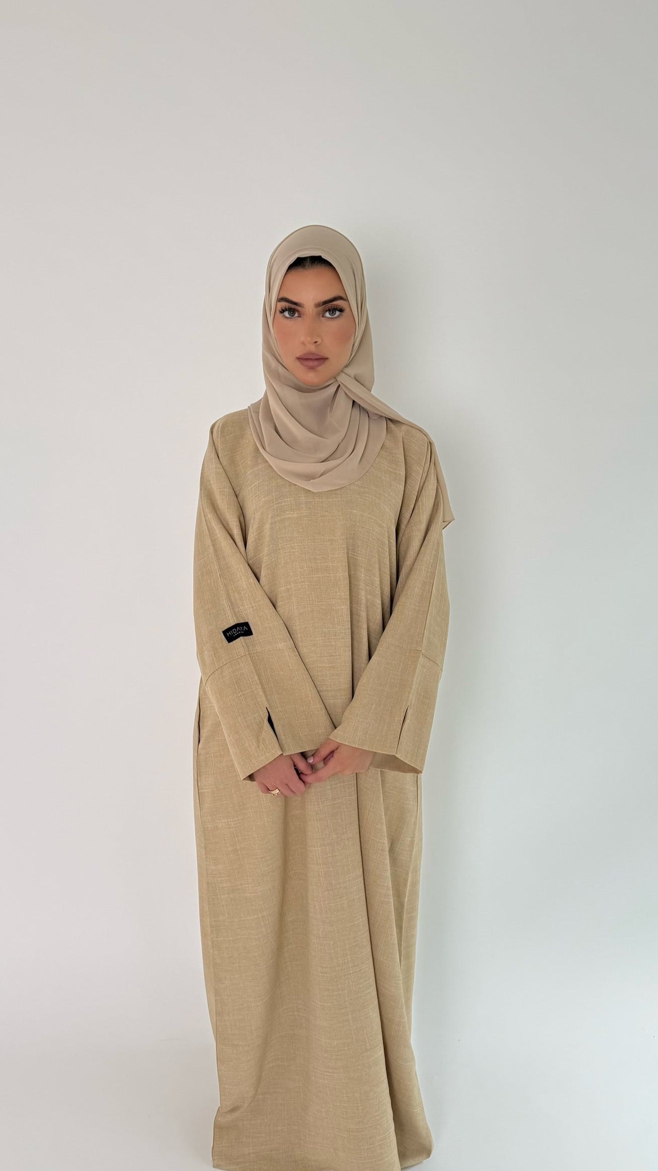 Closed Linen Abaya Nour