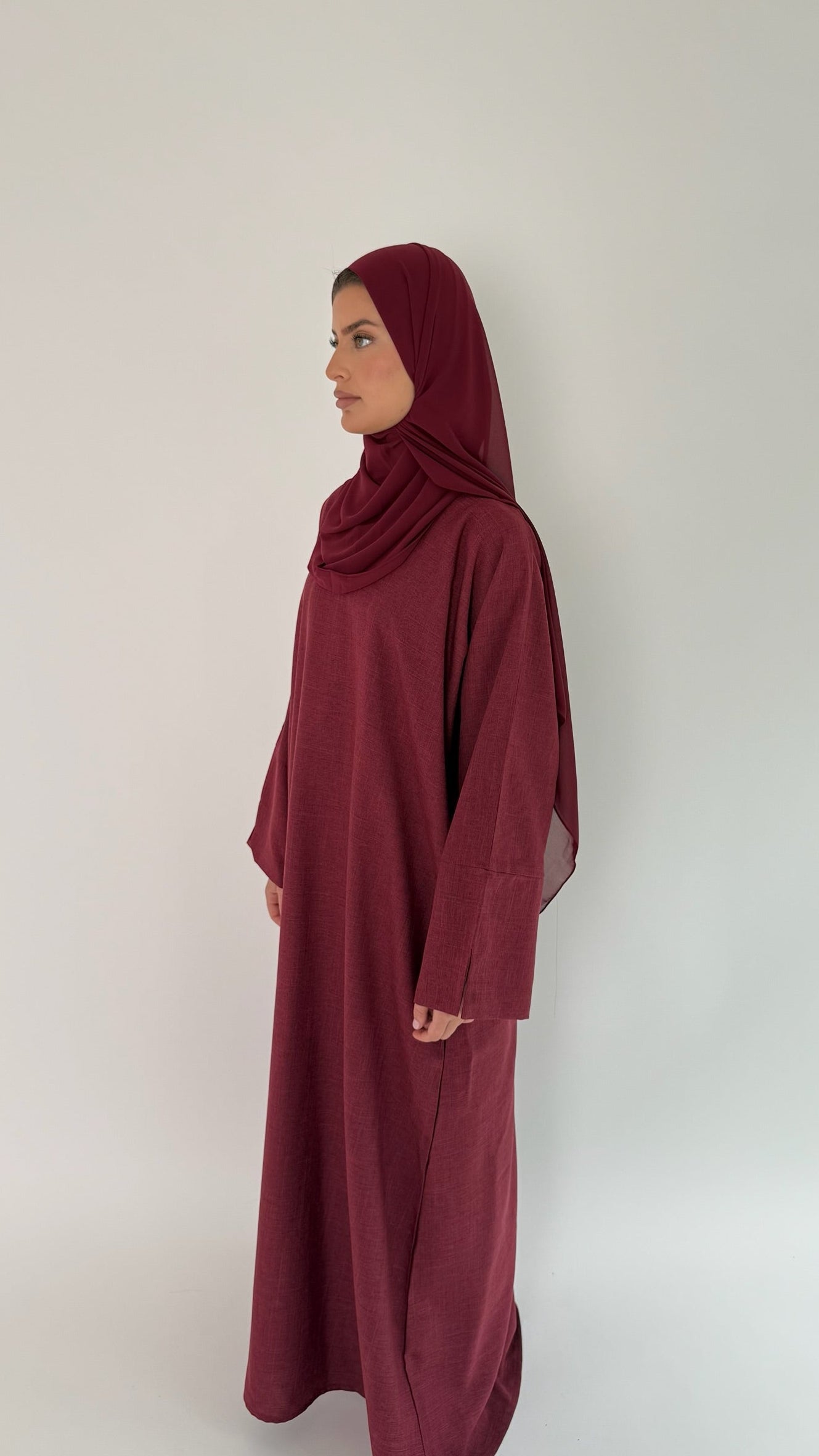Closed Linen Abaya Abeer