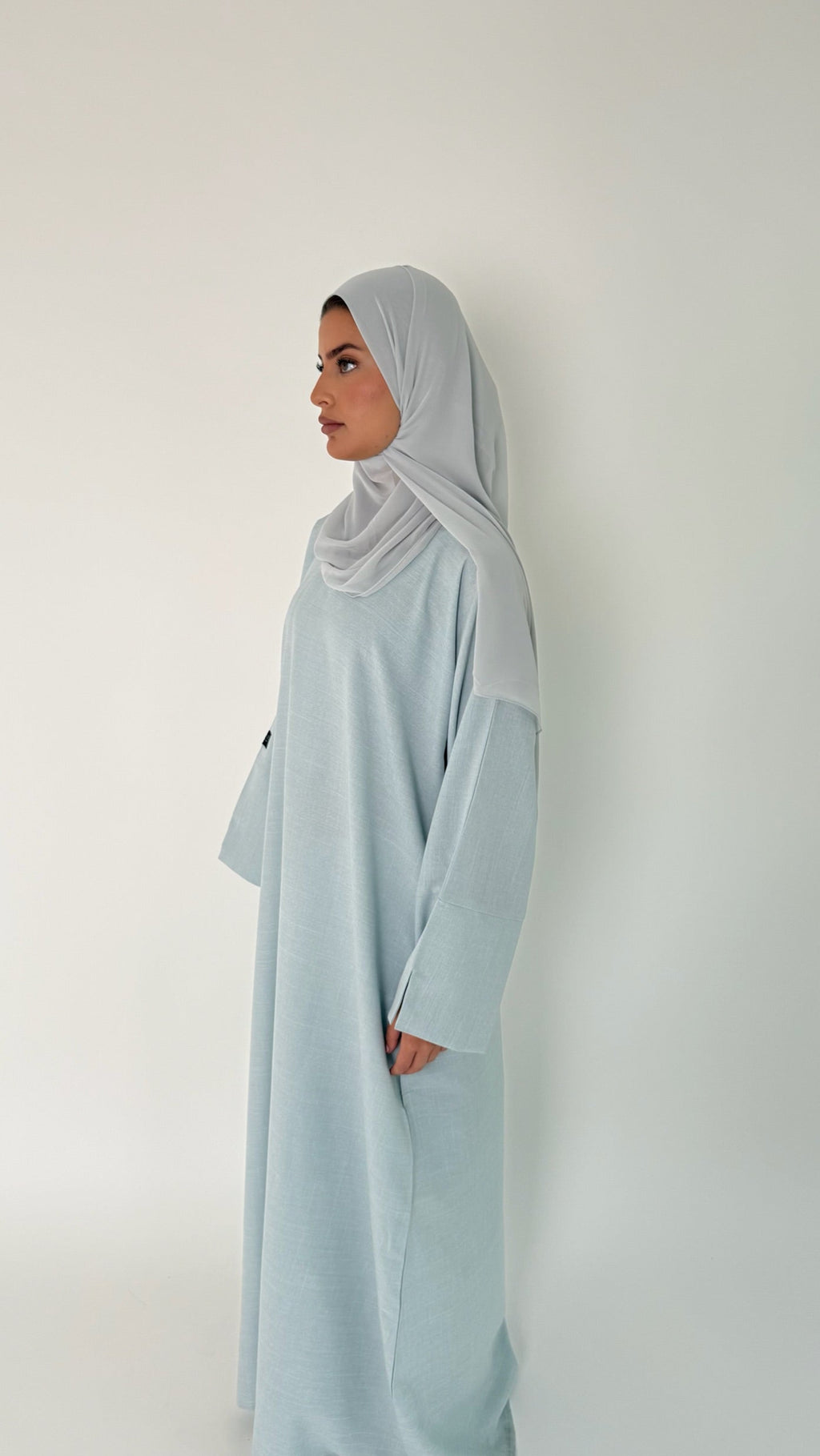 Closed Linen Abaya Dalia