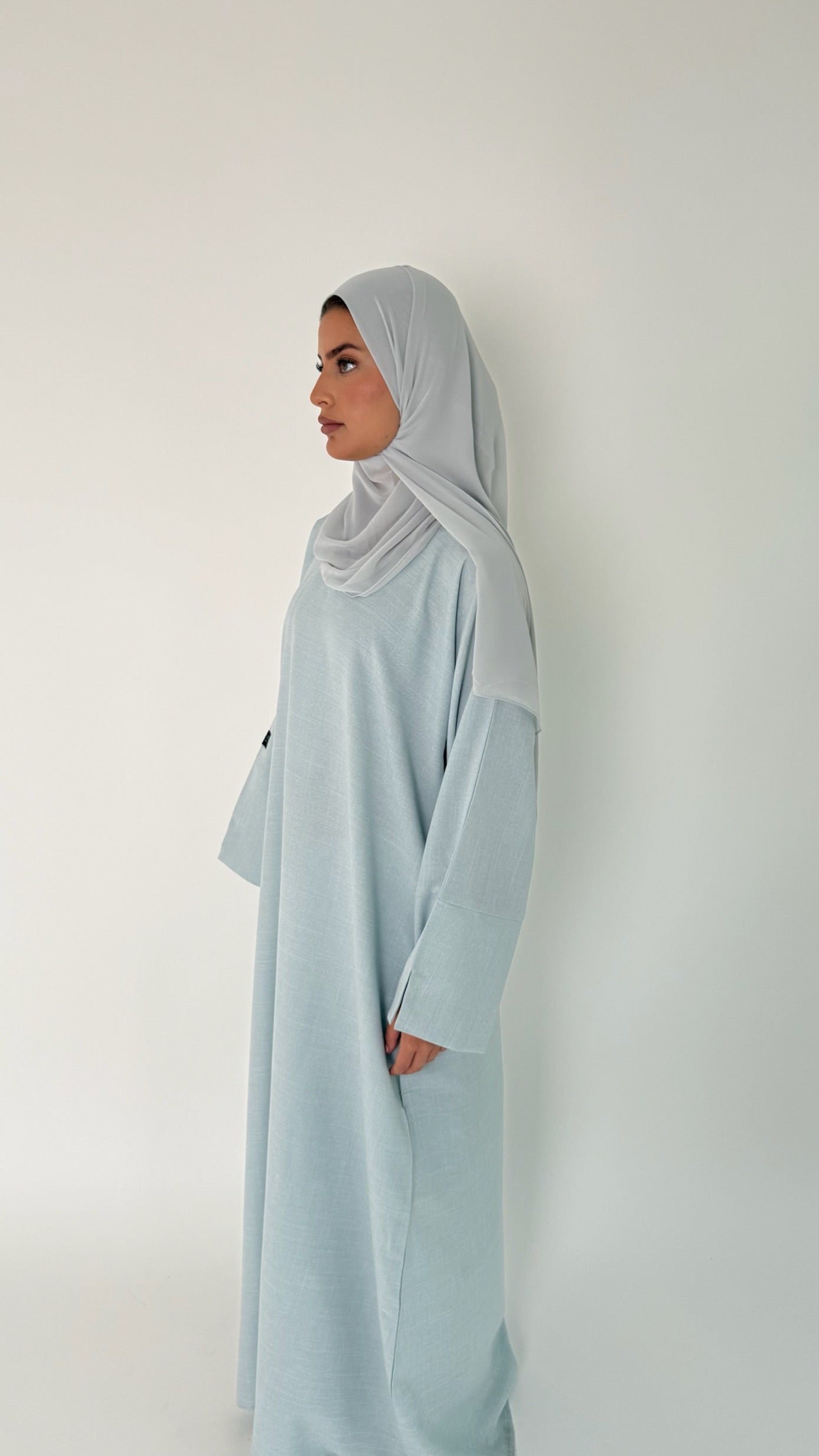Closed Linen Abaya Dalia