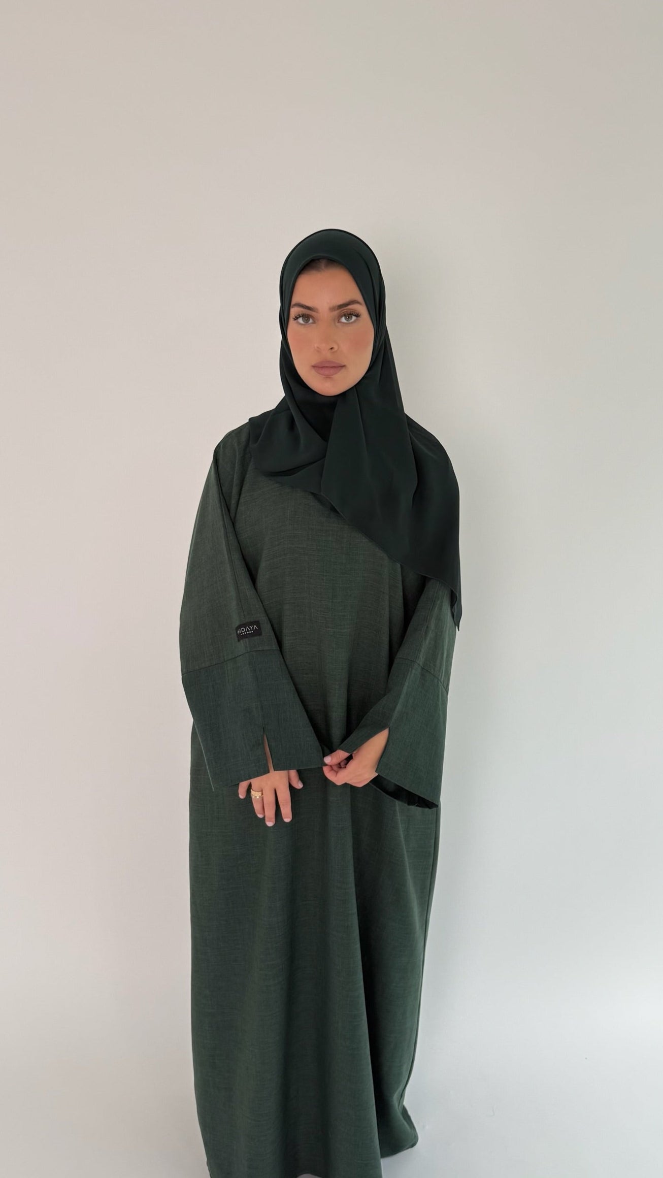 Closed Linen Abaya Aaliyah