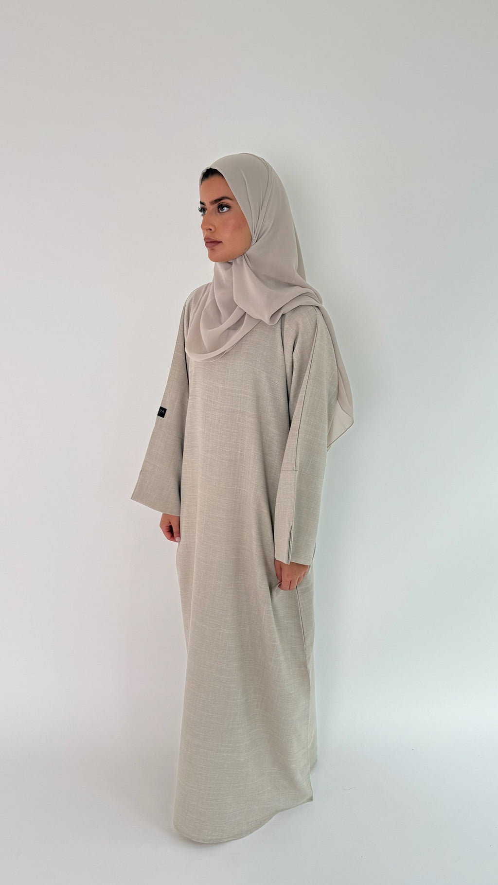 Closed Linen Abaya Alina